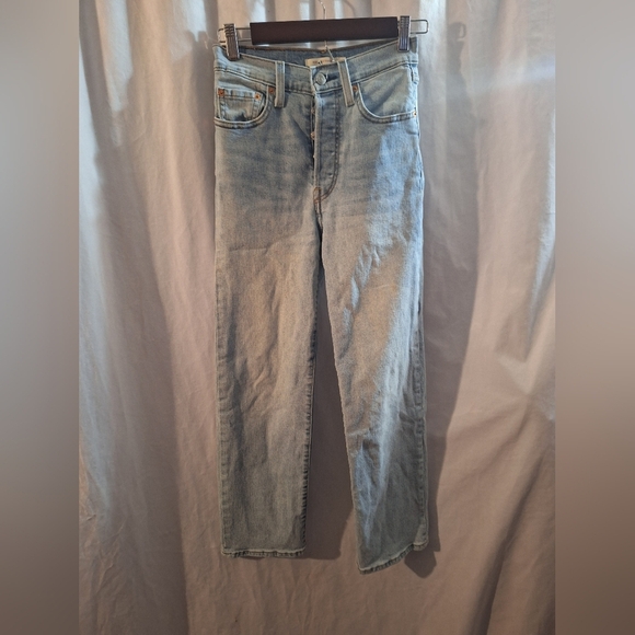 Signature by Levi Strauss Light Blue Women's Straight Leg Jeans - Picture 1 of 7